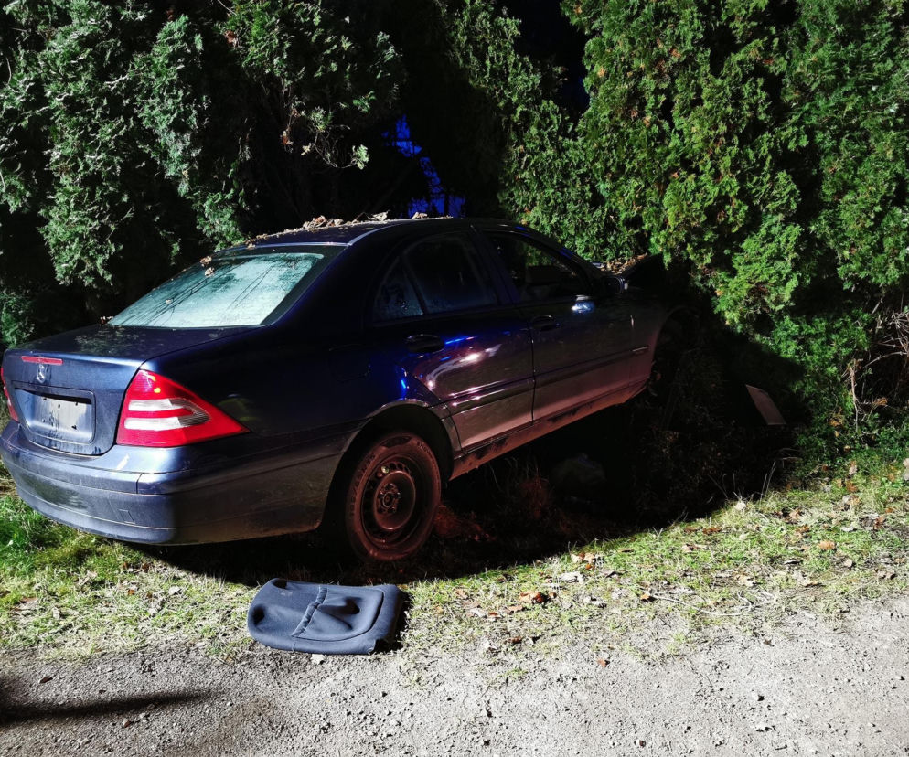 Pijany 19-latek rozbił Mercedesa w Adamowie