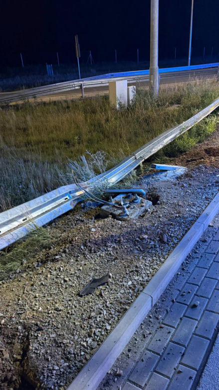 Gmina Zbuczyn: Na wysokości miejscowości Choja na autostradzie A2 auto osobowe uderzyło w barierki