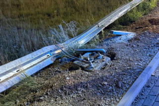 Gmina Zbuczyn: Na wysokości miejscowości Choja na autostradzie A2 auto osobowe uderzyło w barierki