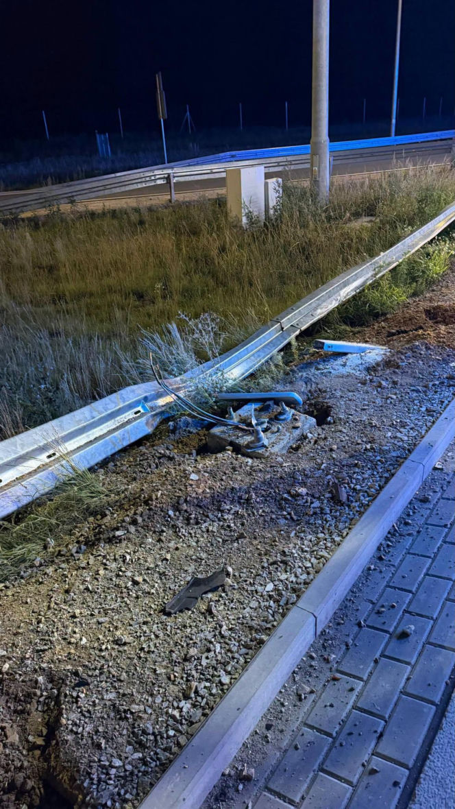 Gmina Zbuczyn: Na wysokości miejscowości Choja na autostradzie A2 auto osobowe uderzyło w barierki