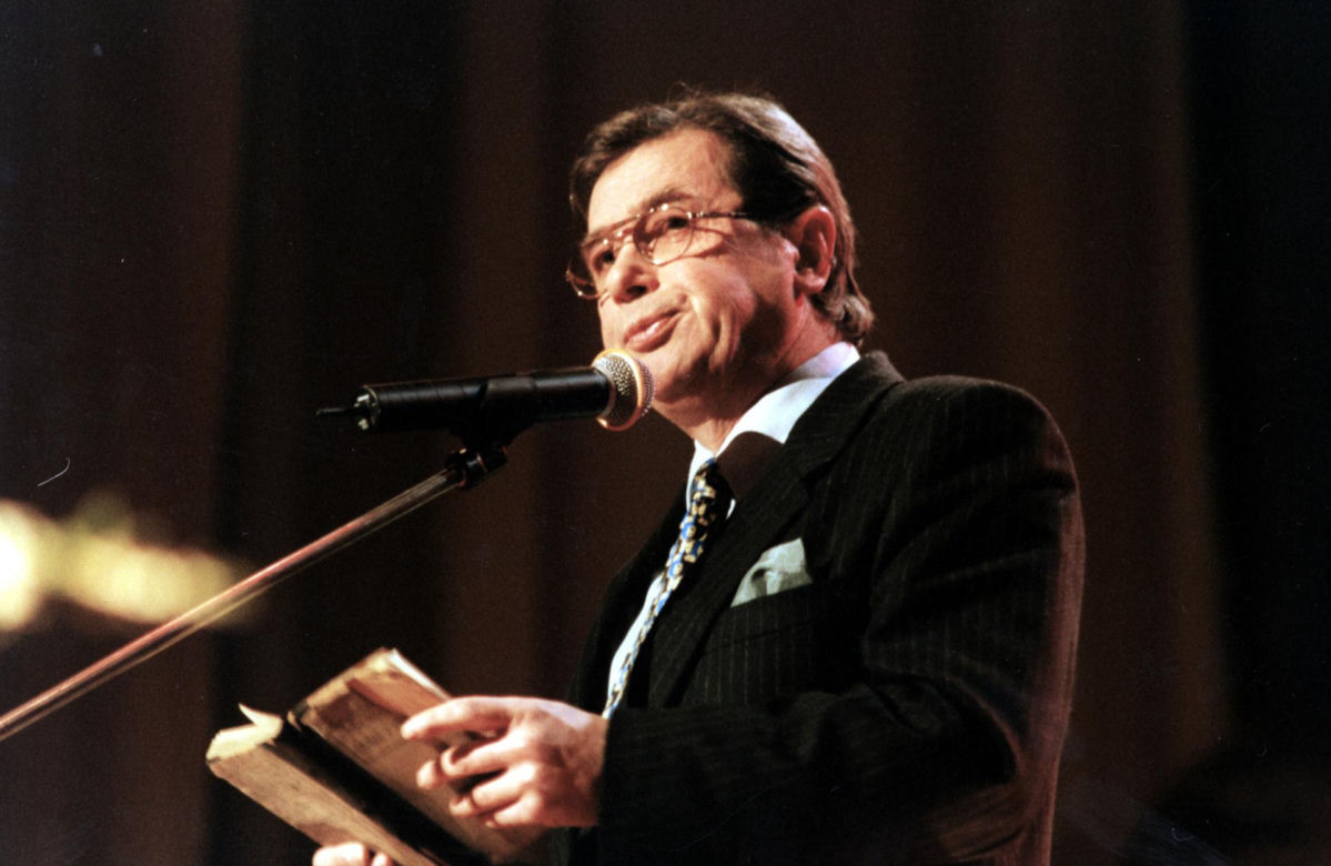 Niegdyś bożyszcze tłumów jako Janek Kos. Tak przez lata zmieniał się legendarny aktor Janusz Gajos