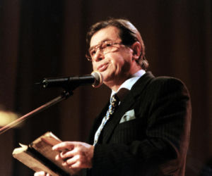 Niegdyś bożyszcze tłumów jako Janek Kos. Tak przez lata zmieniał się legendarny aktor Janusz Gajos