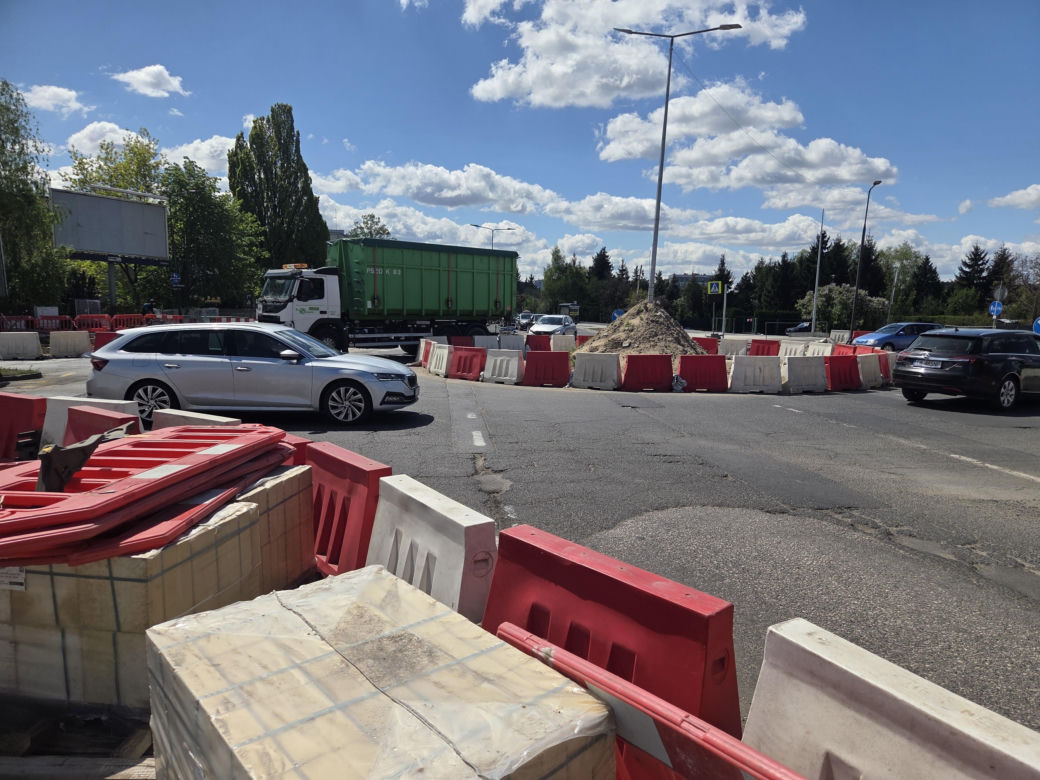 Tak się teraz jeździ na osiedlu Leśnym w Bydgoszczy. Nowa organizacja ruchu na ul. Sułkowskiego!