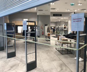 Galerie na Śląsku otwarte! Ludzie bez rękawiczek i z opuszczonymi maskami