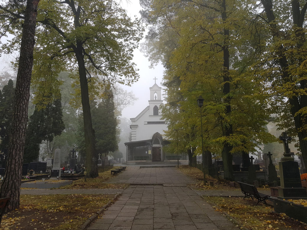 Zrobiliśmy spacer po białostockich nekropoliach. Sprawdź w jakim stanie są nagrobki historycznych postaci [ZDJĘCIA]