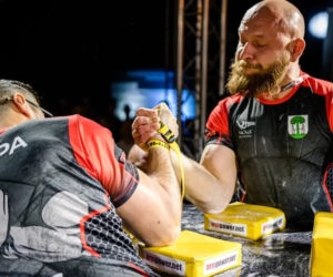 Policjant z Krakowa mistrzem Polski w armwrestlingu. Nikt nie ma silniejszej prawej ręki od niego