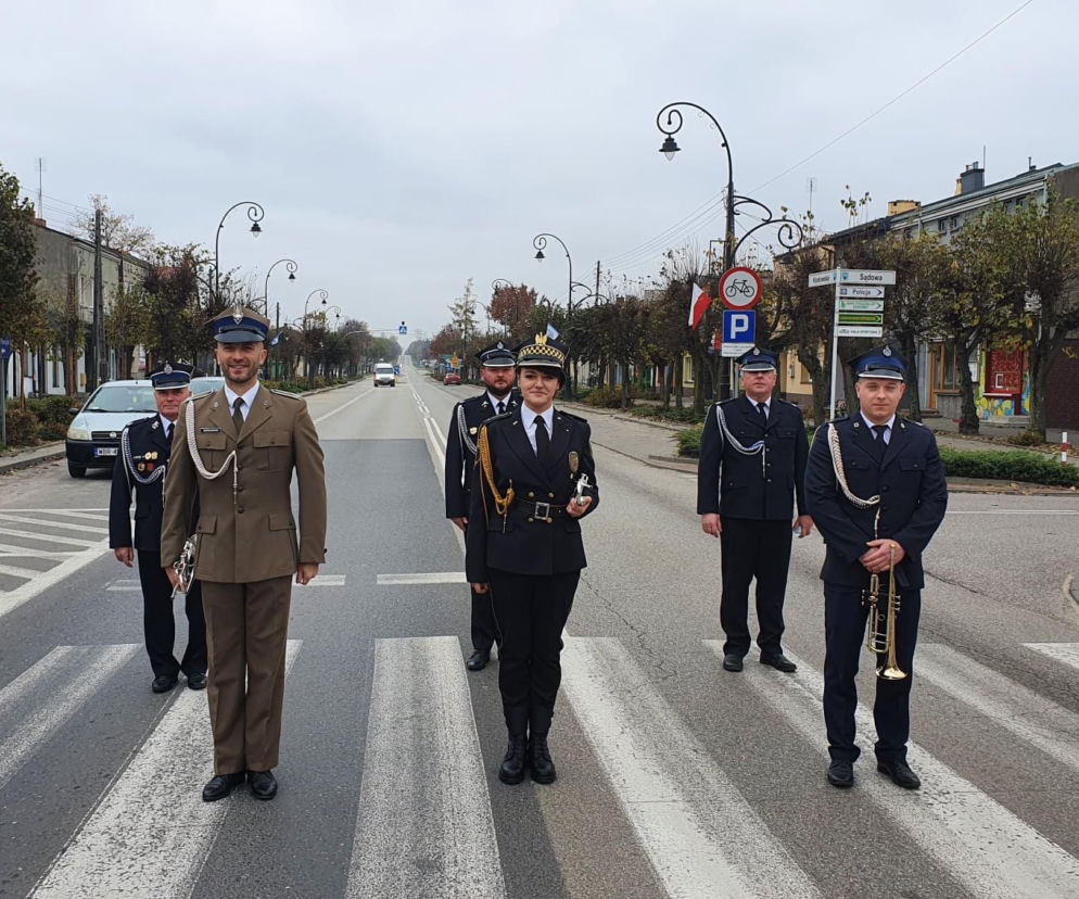 artyści, którzy zagrali hymn Białobrzegów 