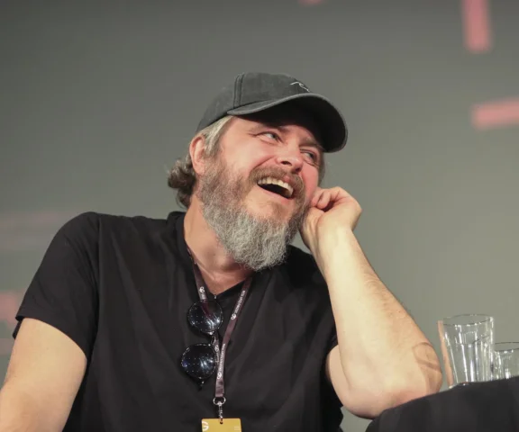 Tomasz Schuchardt kiedyś i dziś. Aktor słynie z metamorfoz, bywa niemal nie do poznania