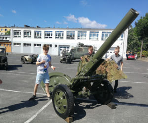 Uczniowie bydgoskie samochodówki zakasali rękawy i odnowili moździerz z 1943 roku! [ZDJĘCIA]