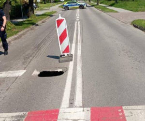 Gigantyczna dziura w drodze na Śląsku! Droga zapadła się na kilka metrów