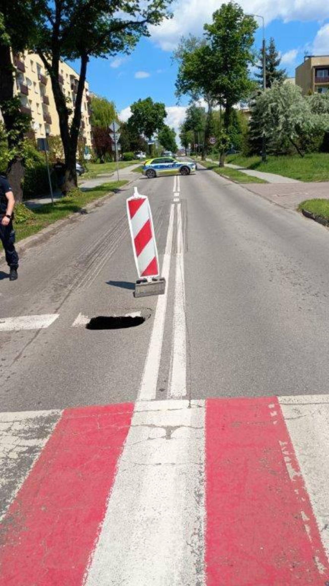 Gigantyczna dziura w drodze na Śląsku! Droga zapadła się na kilka metrów