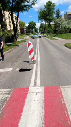 Gigantyczna dziura w drodze na Śląsku! Droga zapadła się na kilka metrów