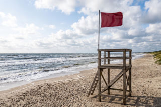 Sinice Dąbki. Czy w Dąbkach można się kąpać 10.07? Flaga, warunki pogodowe