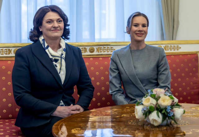 Niby skromnie, a jednak awangardowo. Styl Marty Nawrockiej robi wrażenie podczas wizyty w Wilnie