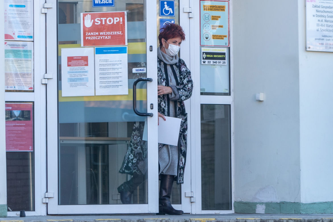 Jolanta Kwaśniewska poszła załatwić sprawy. Jej kierowca w tym czasie...Fuj! Jak tak można?!