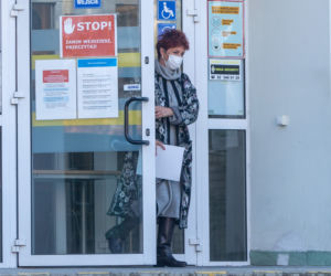 Jolanta Kwaśniewska poszła załatwić sprawy. Jej kierowca w tym czasie...Fuj! Jak tak można?!