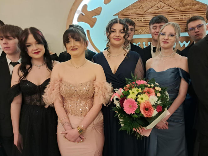 Studniówka 2026 maturzystów Zespołu Szkół Zawodowych nr 1 w Starachowicach