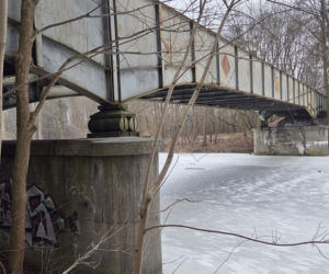 Tak teraz wygląda dawny most kolejowy na Czyżkówku. Kiedyś jeździły tędy pociągi