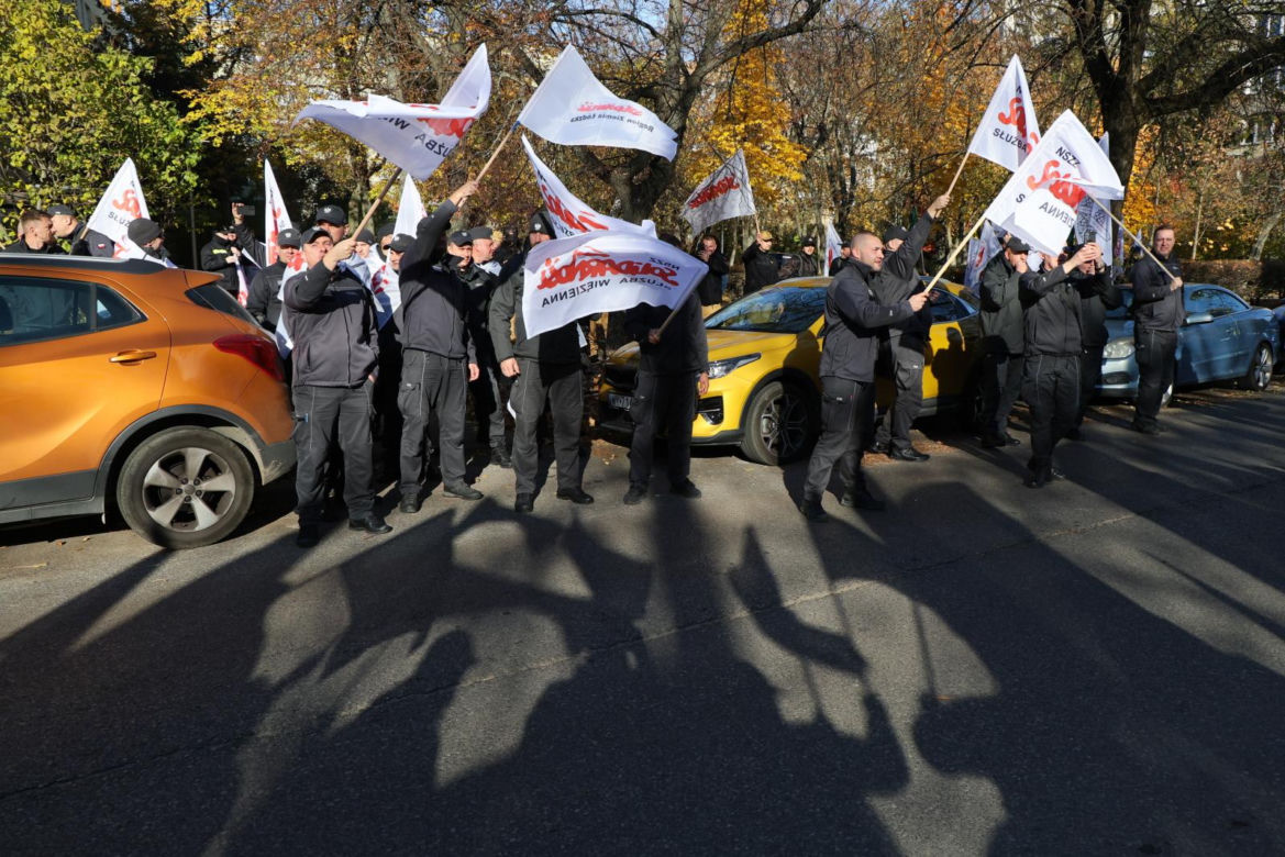 Pikieta służb mundurowych w Warszawie