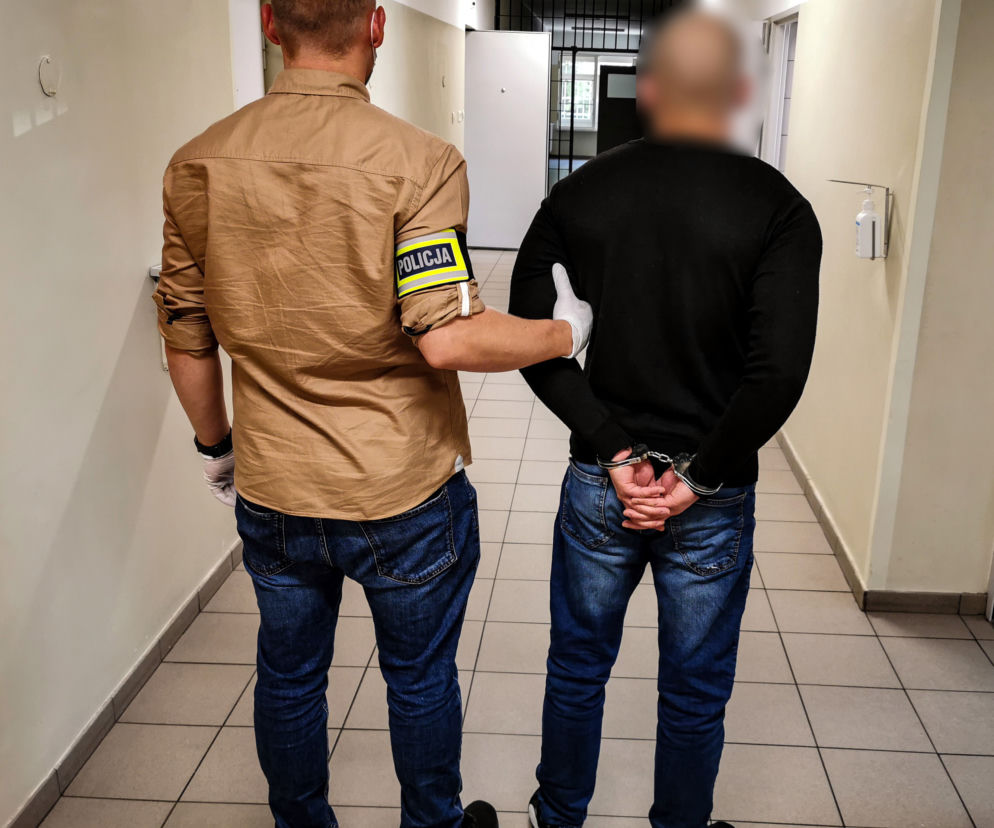 Białystok. Pies wywąchał bandziora... w szafie