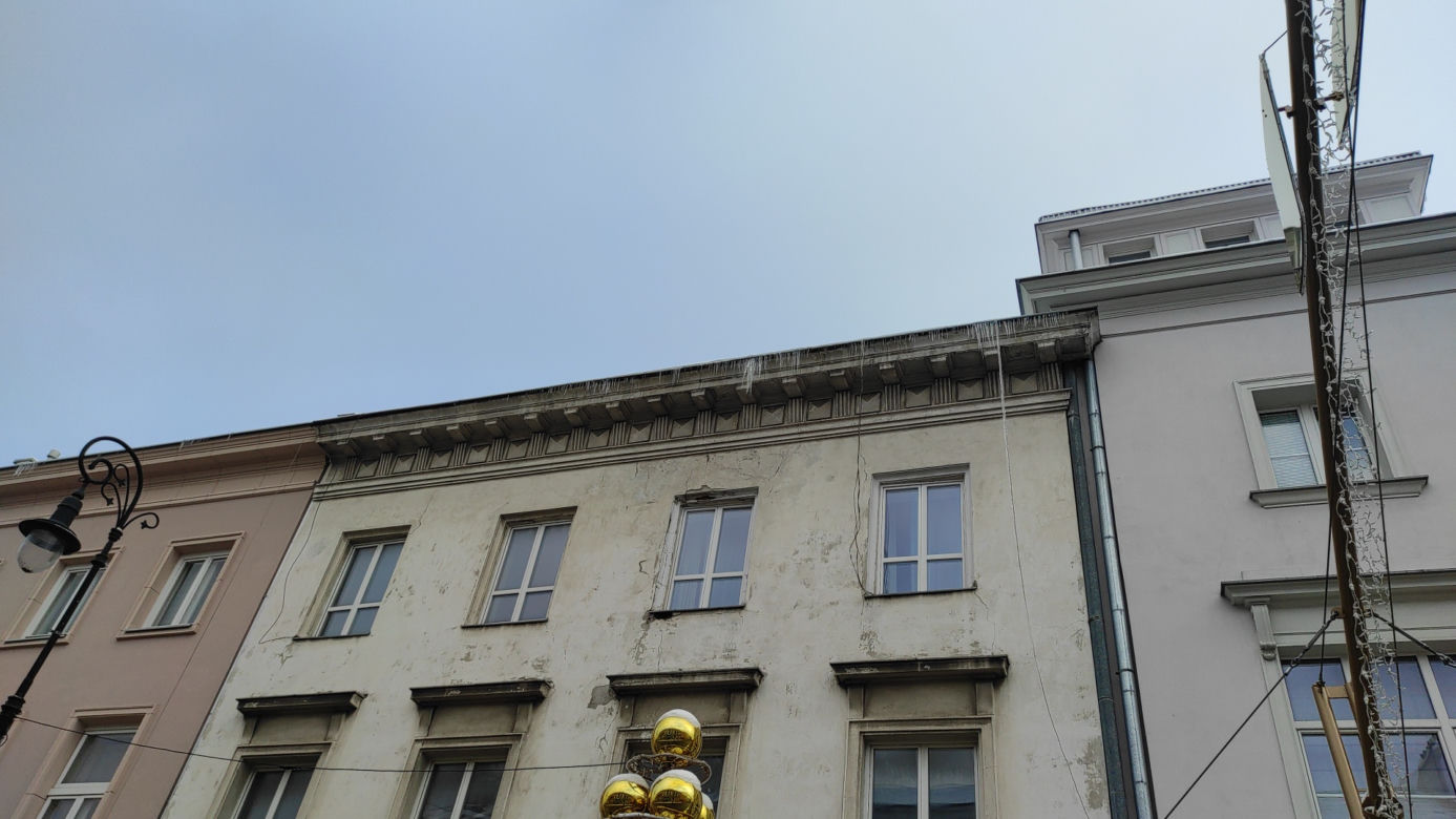 Gigantyczne sople na Krakowskim Przedmieściu
