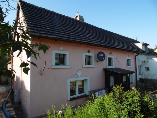 To jedno z najstarszych miast w województwie łódzkim. Zachwyca nietuzinkowym rynkiem