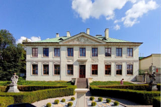 To miasto w Świętokrzyskiem zachwyca barokowym pałacem. Ma też jedną z najpiękniejszych starówek 