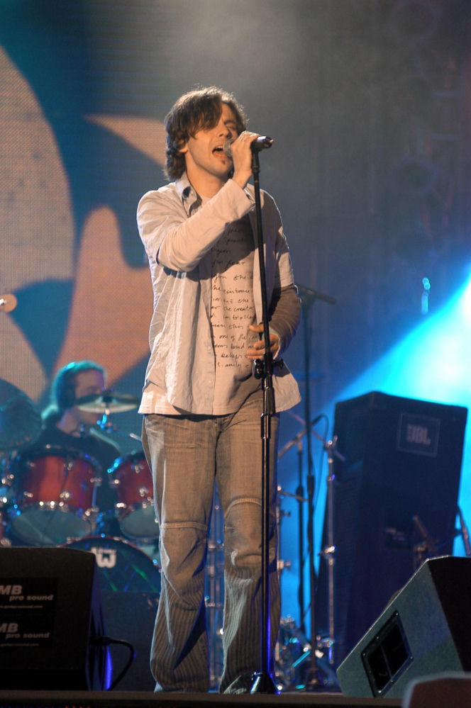 "Siłacza" śpiewała cała Polska, potem zniknął. Co po 20 latach porabia Marcin Rozynek?