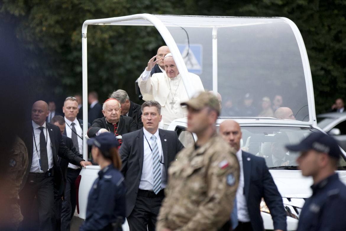 W Krakowie papież Franciszek podróżował tramwajem. Bydgoska Pesa jeździ do dziś 