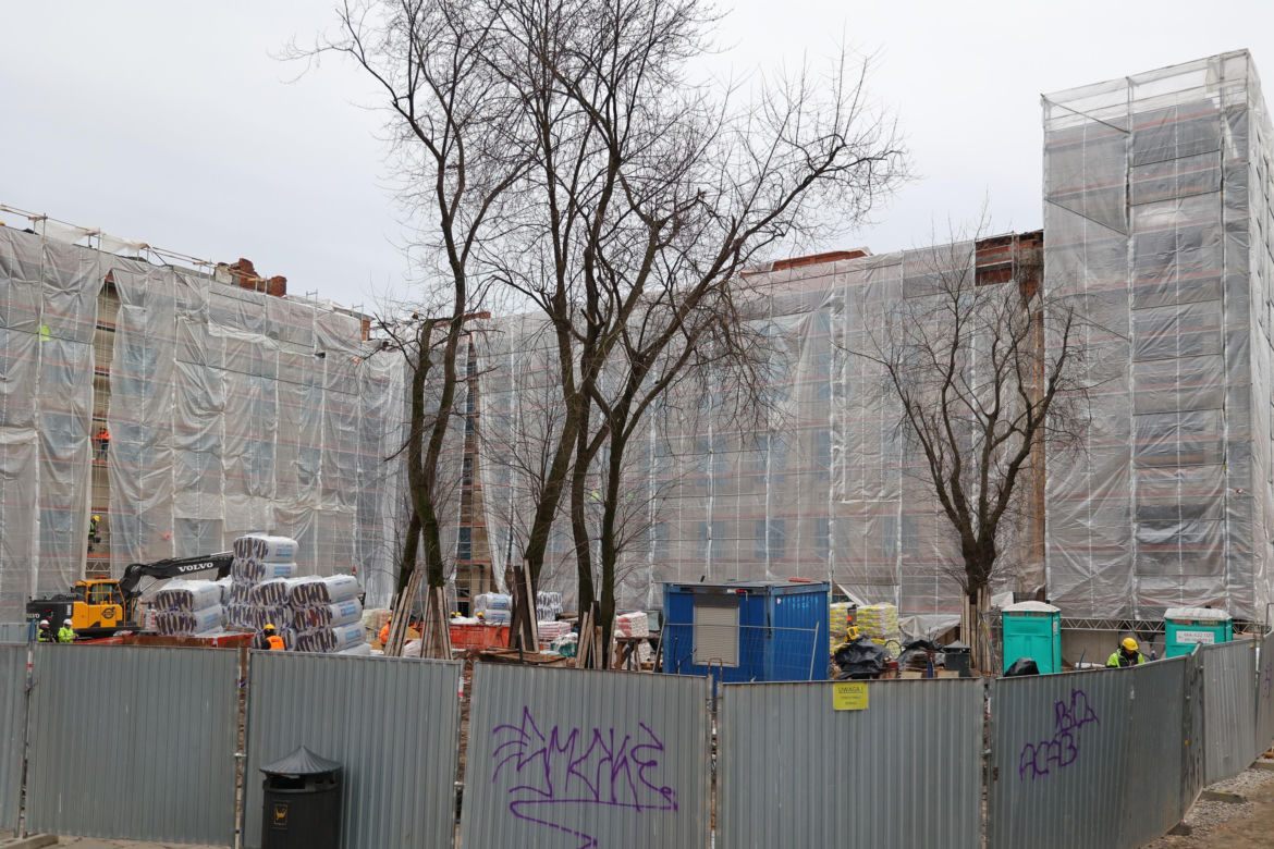 Trwa remont zabytkowych fabryk przy ul. Sienkiewicza 61A i 63 w Łodzi