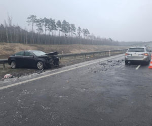 Gołoledź szaleje w Wielkopolsce! Tir wjechał w kwiaciarnię, setki kolizji na drogach