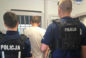 Krwawy atak w mieszkaniu. Kobieta z raną głowy szukała ratunku na policji