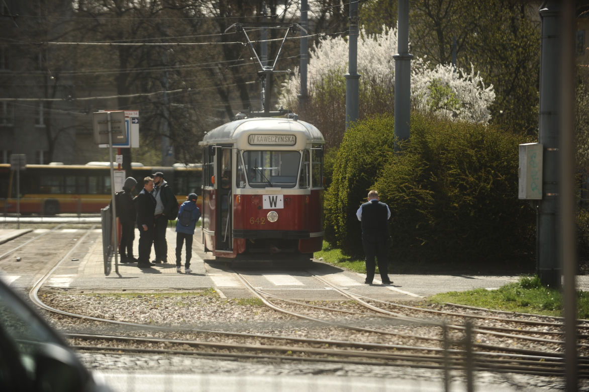 Parówki opanowały Warszawę. Zabytkowe tramwaje zrobiły wielką radochę pasażerom