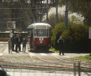 Parówki opanowały Warszawę. Zabytkowe tramwaje zrobiły wielką radochę pasażerom