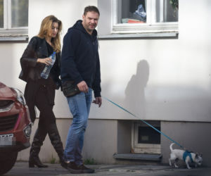 Tomasz Karolak wyprowadził pieska ukochanej