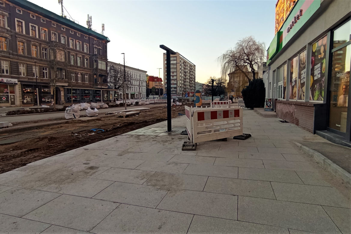 Nowe latarnie na remontowanej alei Wojska Polskiego