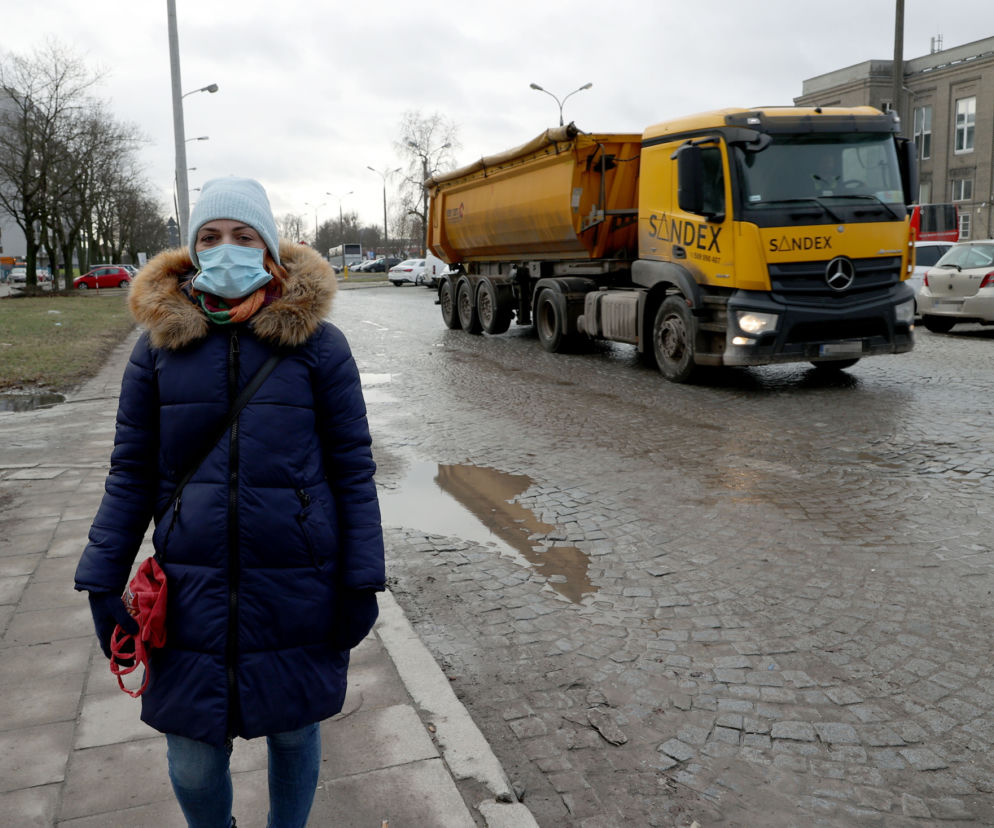 Hałas jest nie do wytrzymania! Mieszkańcy nowoczesnego osiedla mierzą się z głośnymi ciężarówkami
