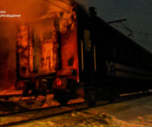 Cztery osoby zginęły w ataku rosyjskich dronów na pociąg w obwodzie charkowskim