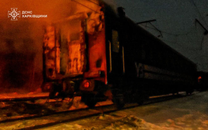 Cztery osoby zginęły w ataku rosyjskich dronów na pociąg w obwodzie charkowskim