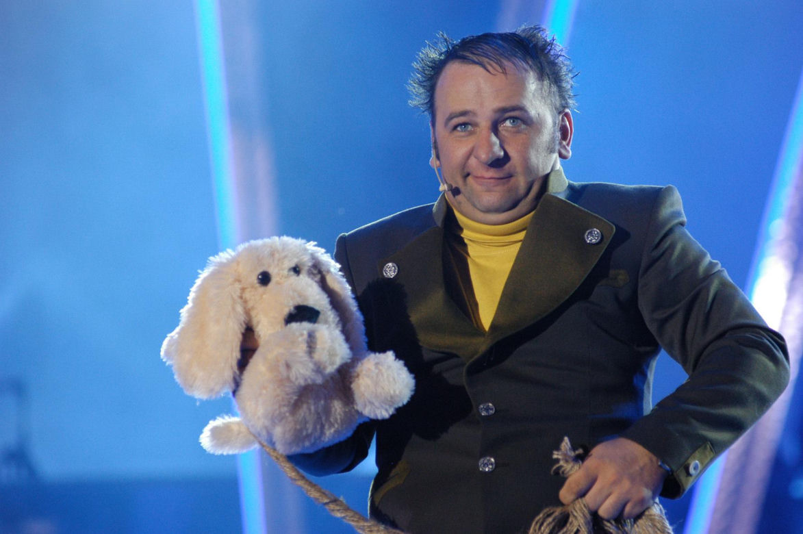 Grzegorz Halama nagle zniknął z show-biznesu. Nie do wiary, jak dziś wygląda znany kabareciarz