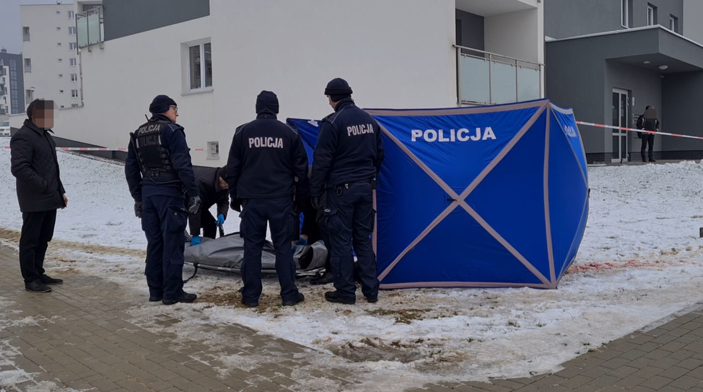 Rzeszów. Ciało 47-latki z ranami kłutymi przed blokiem! 42-latek zatrzymany po obławie