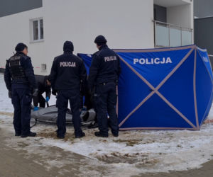 Rzeszów. Ciało 47-latki z ranami kłutymi przed blokiem! 42-latek zatrzymany po obławie
