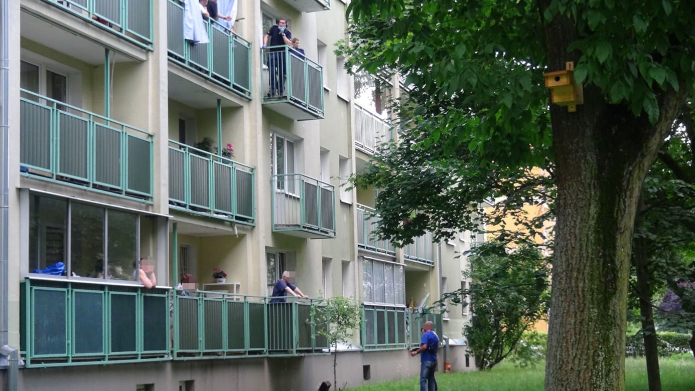 Kobieta wypadła z drugiego piętra