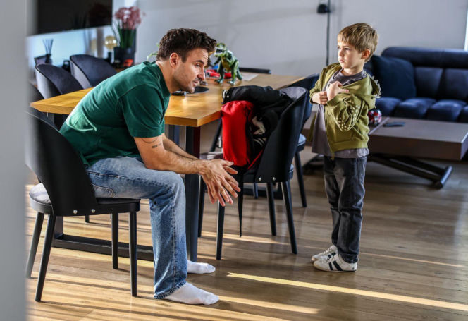 "Szpital św. Anny", odcinek 95: Maciek ma problemy wychowawcze z synem Olkiem. Chłopiec staje się agresywny w szkole i zakłóca lekcje