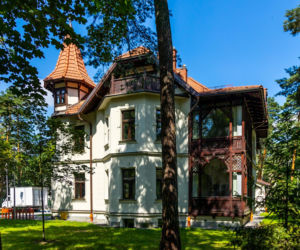 Willa Gryf w Konstancinie-Jeziornie. 120 lat na karku, a wygląda jak nastolatka