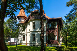 Willa Gryf w Konstancinie-Jeziornie. 120 lat na karku, a wygląda jak nastolatka