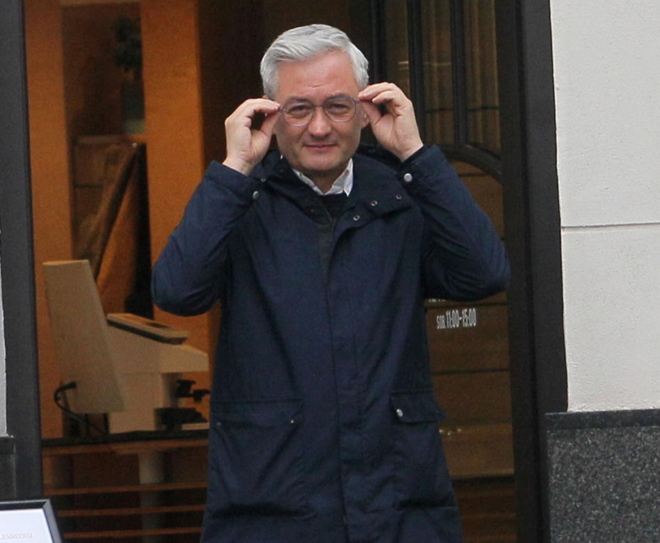 Robert Biedroń kupił okulary