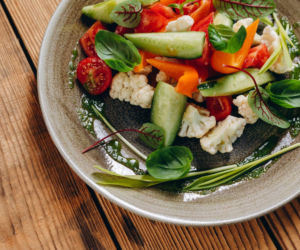 Masz chorą tarczycę? Uważaj na te produkty. Jeden błąd w kuchni może nasilać stan zapalny