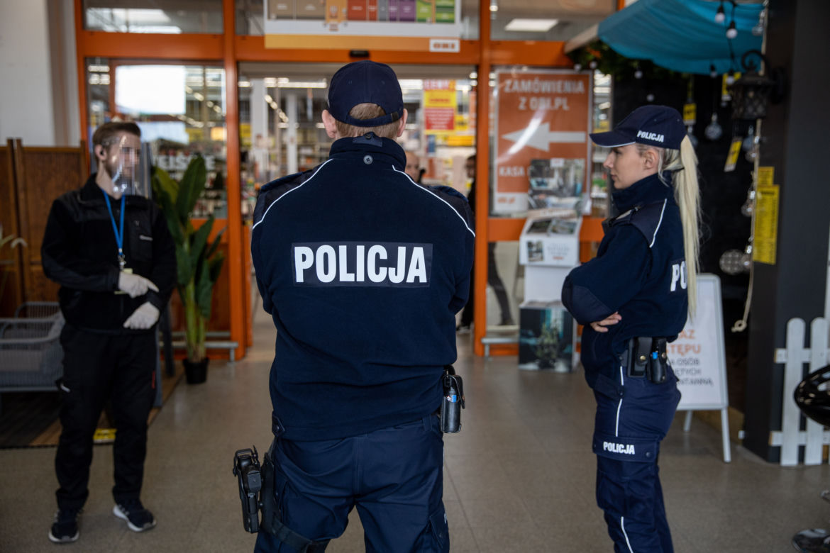 Tak policja walczy z koronawirusem