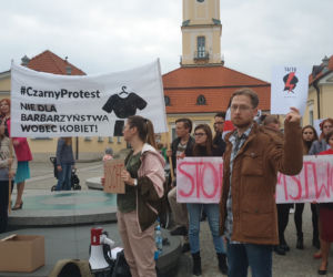 Zakaz edukacji seksualnej. Białostoczanie protestowali na Rynku Kościuszki
